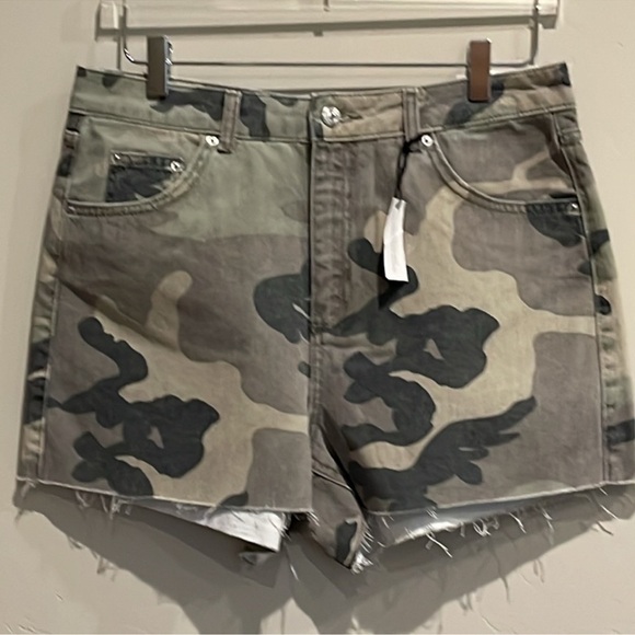 Topshop Pants - Topshop High Rise Mom Camo Print Cutoff Shorts s10